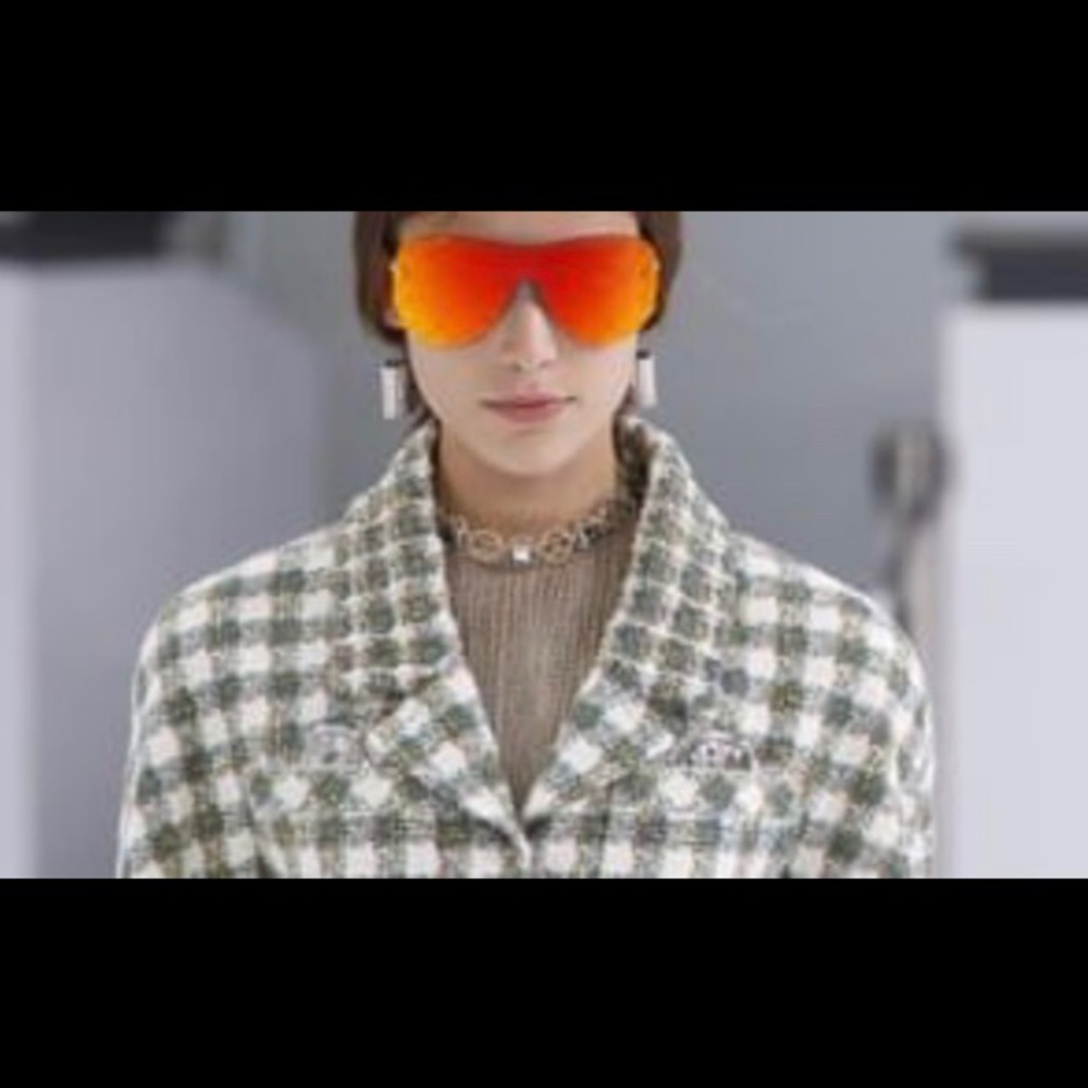SOLD!!!! AUTHENTIC CHANEL SUNNIES Airline runway❤️ - Picture 2 of 7